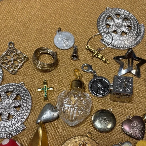 Huge bundle of pendants & charms - Picture 16 of 17